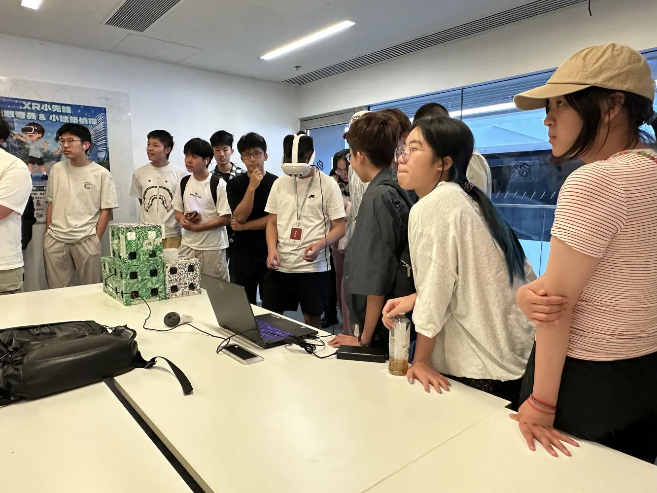 Tutor discussing a project with students