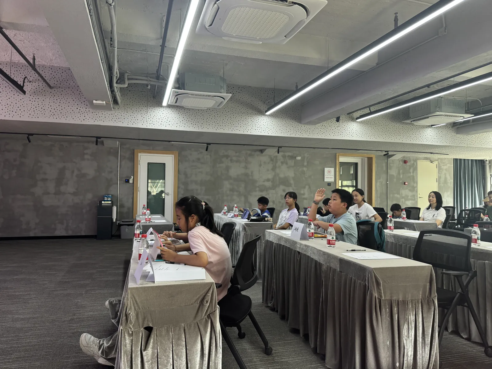 Tutor supporting youth workshop participants