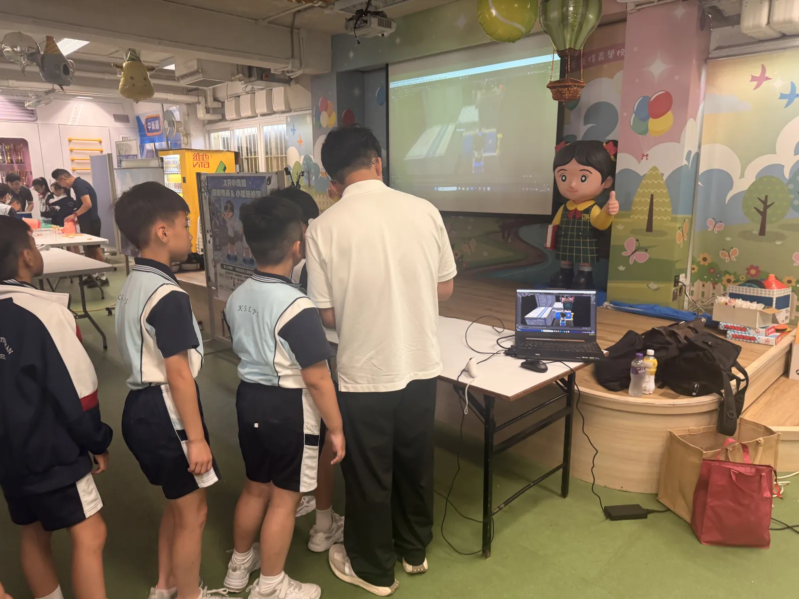 Tutor demonstrating the XR station