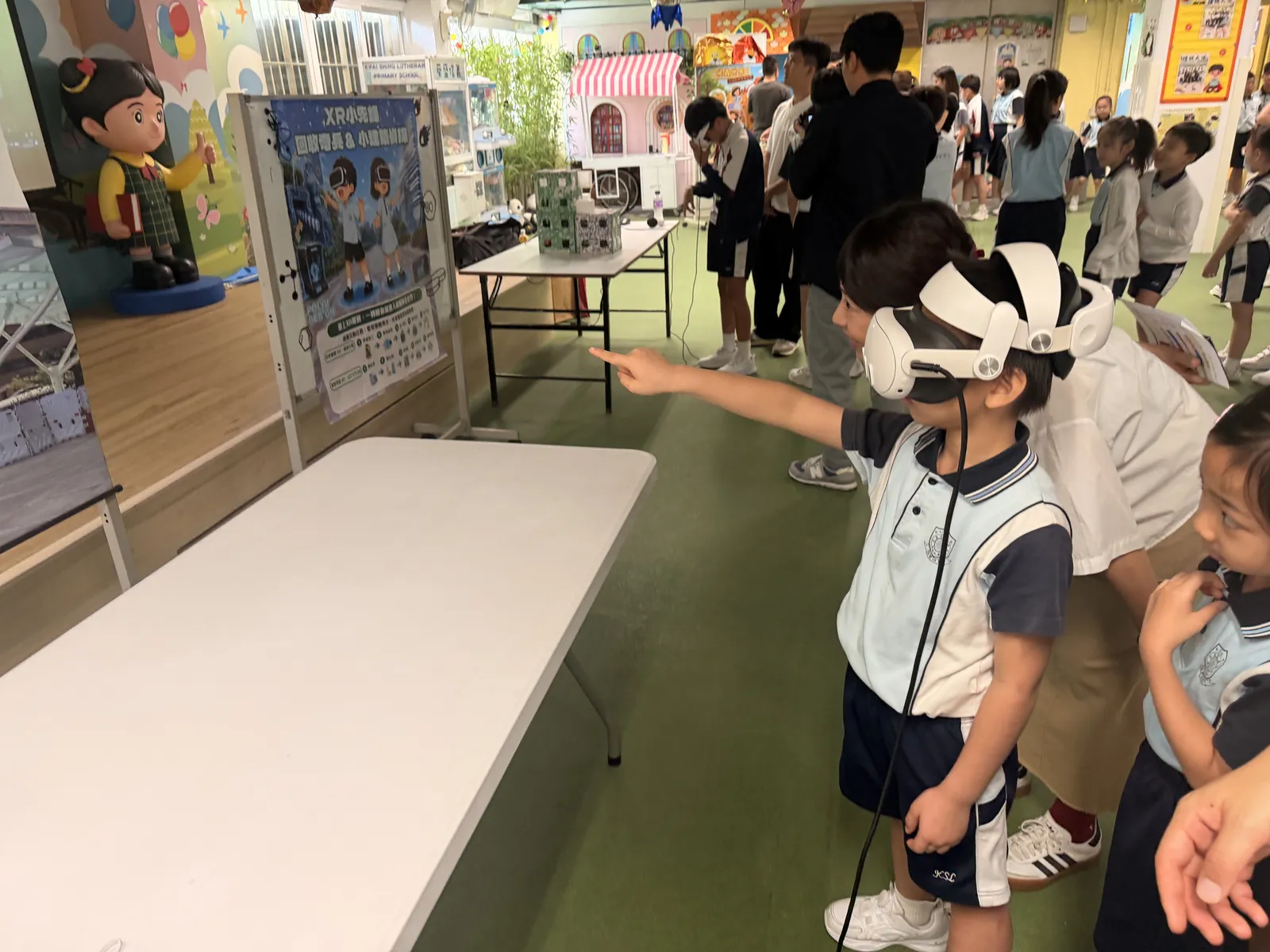 Student trying the architectural XR experience